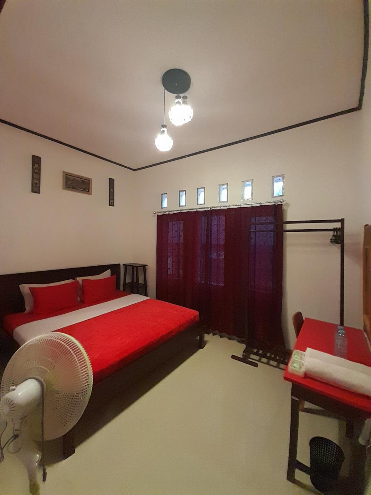 The Sanduk Homestay Rantepao Exterior photo